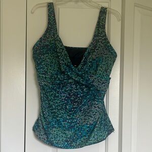 Women's Lands’ End swim/ tankini top. 14DD